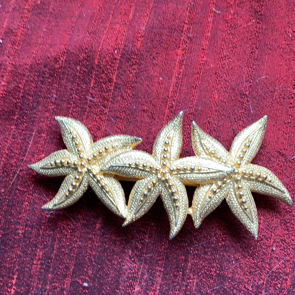 🦩SALE PICK 4 for $20 Vintage Gold Starfish 🌟 Barrette